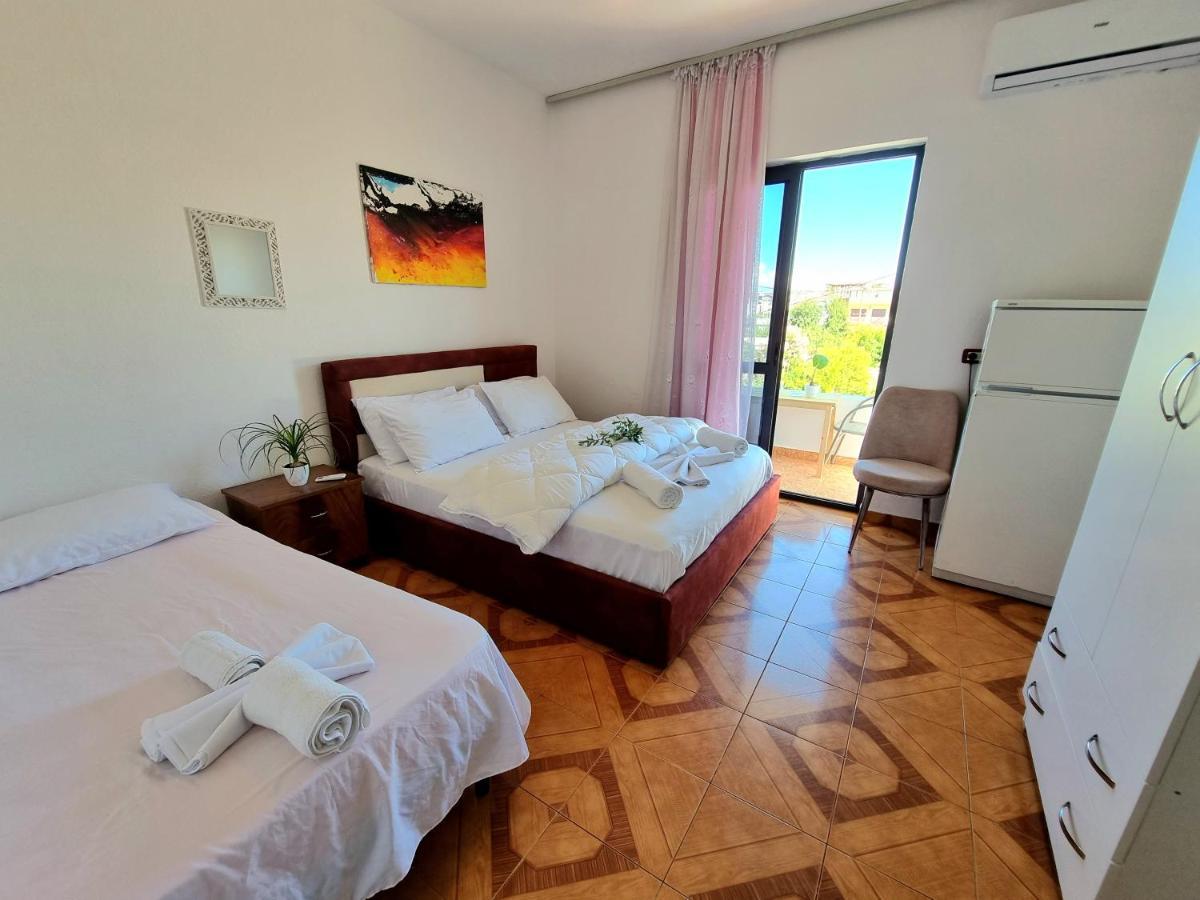 Guest House Vila Elezi Durrës Buitenkant foto