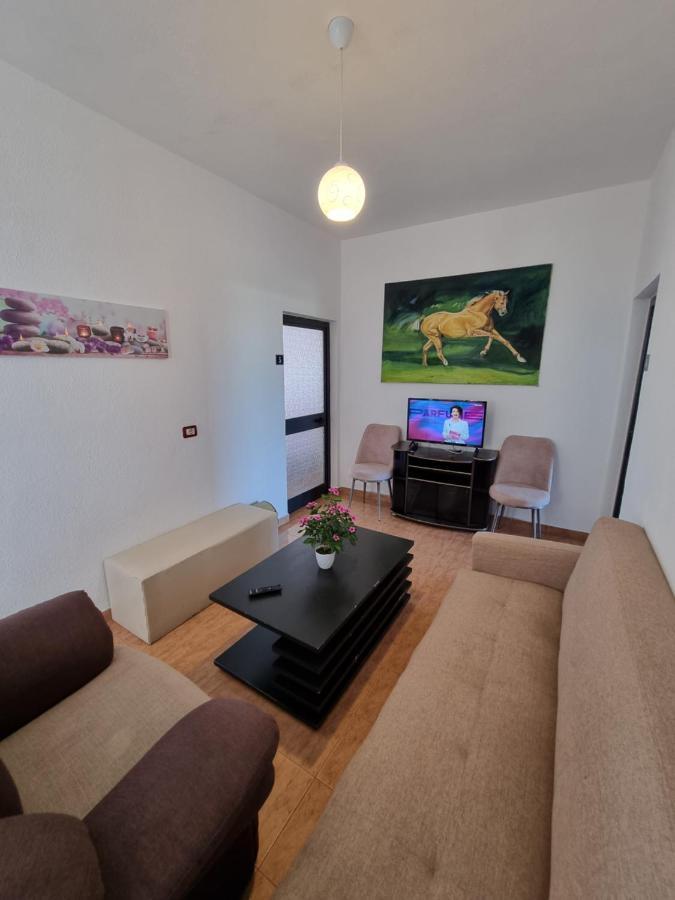 Guest House Vila Elezi Durrës Buitenkant foto