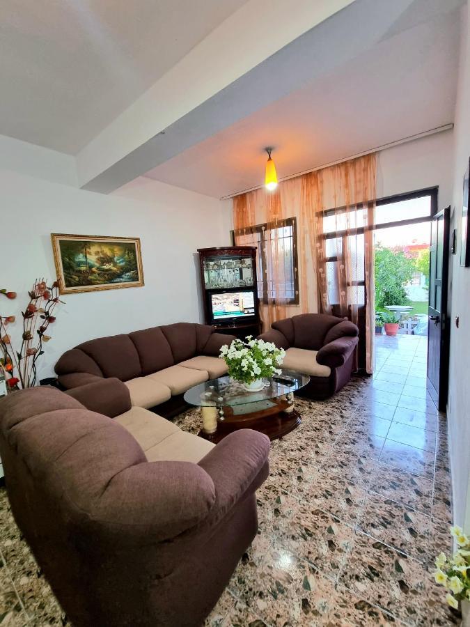 Guest House Vila Elezi Durrës Buitenkant foto
