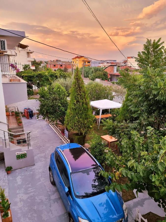 Guest House Vila Elezi Durrës Buitenkant foto
